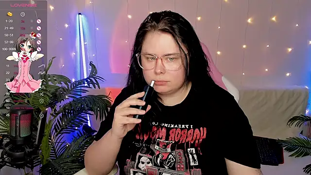 Snapshot of Akemi_BBW chatting on December 8, 2024, 7:32 pm Akemi BBW online show from December 8, 2024, 7:32 pm