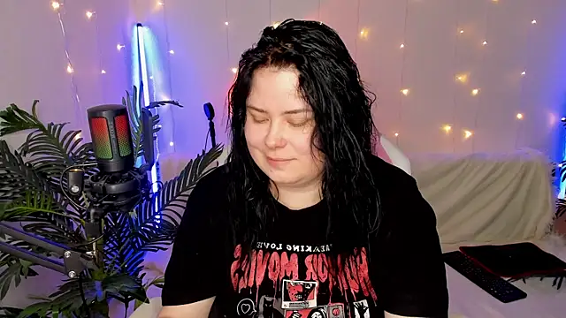 Snapshot of Akemi_BBW chatting on December 16, 2024, 7:21 pm Akemi BBW online show from December 16, 2024, 7:21 pm
