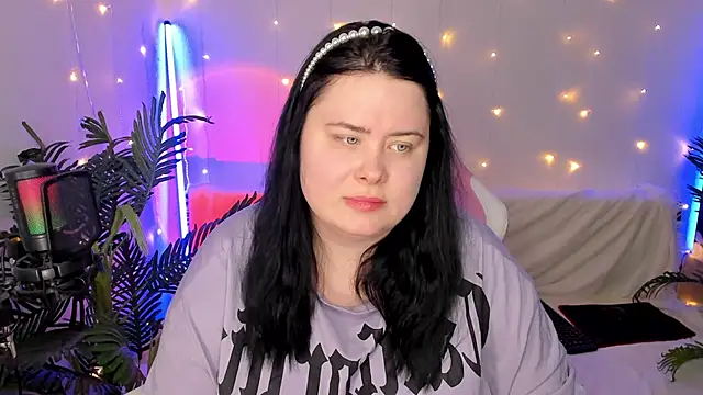 Snapshot of Akemi_BBW chatting on December 22, 2024, 6:37 pm Akemi BBW online show from December 22, 2024, 6:37 pm