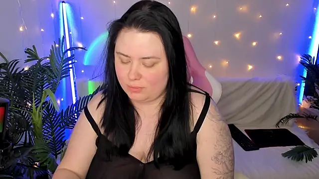 Snapshot of Akemi_BBW chatting on December 25, 2024, 5:37 pm Akemi BBW online show from December 25, 2024, 5:37 pm