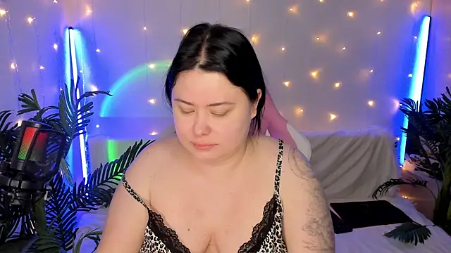 Snapshot of Akemi_BBW chatting on December 27, 2024, 6:46 am Akemi BBW online show from December 27, 2024, 6:46 am