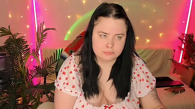 Snapshot of Akemi_BBW chatting on January 5, 2025, 7:28 am Akemi BBW online show from January 5, 2025, 7:28 am