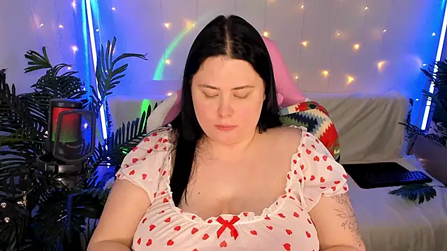 Snapshot of Akemi_BBW chatting on January 8, 2025, 12:28 am Akemi BBW online show from January 8, 2025, 12:28 am
