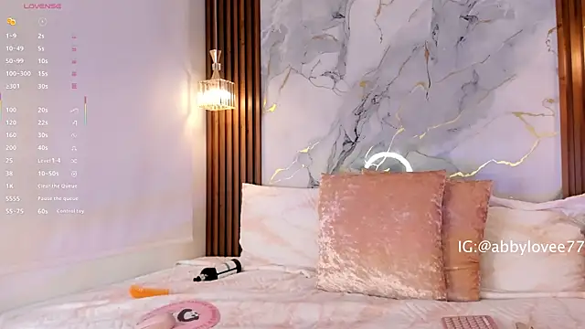 Snapshot of Gabbyy_ chatting on December 18, 2025, 4:24 pm Gabbyy online show from December 18, 2025, 4:24 pm