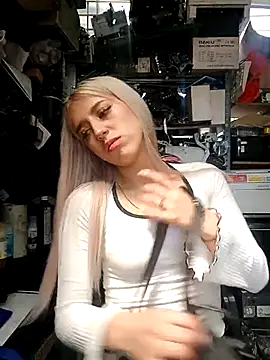 Snapshot of eva-2023 chatting on February 27, 2025, 6:53 pm eva-2023 online show from February 27, 2025, 6:53 pm