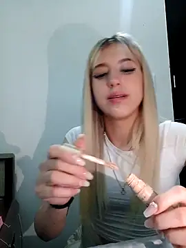 Snapshot of eva-2023 chatting on March 23, 2025, 2:37 am eva-2023 online show from March 23, 2025, 2:37 am