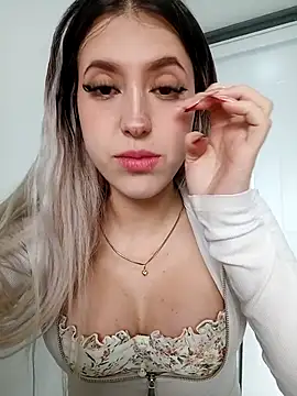 Snapshot of eva-2023 chatting on October 6, 2025, 5:10 pm eva-2023 online show from October 6, 2025, 5:10 pm