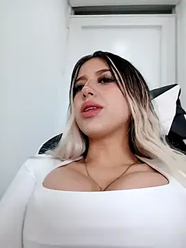 Snapshot of eva-2023 chatting on November 9, 2025, 5:55 pm eva-2023 online show from November 9, 2025, 5:55 pm