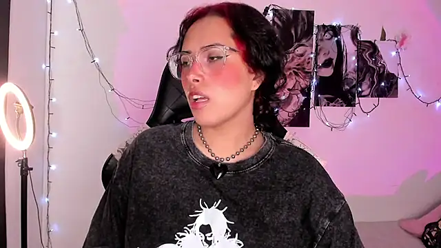 Snapshot of willow_poisson chatting on September 9, 2025, 3:22 pm willow poisson online show from September 9, 2025, 3:22 pm