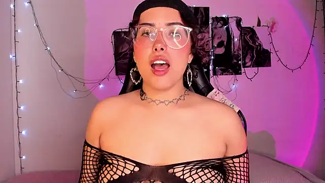 Snapshot of willow_poisson chatting on September 26, 2025, 5:06 pm willow poisson online show from September 26, 2025, 5:06 pm