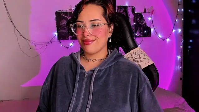 Snapshot of willow_poisson chatting on November 10, 2025, 5:23 pm willow poisson online show from November 10, 2025, 5:23 pm