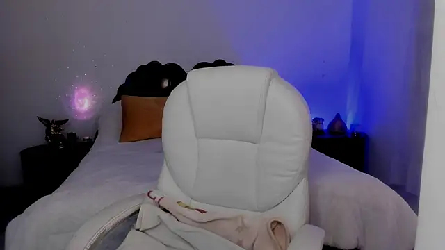 Snapshot of emilydolshe2 chatting on November 20, 2025, 1:55 pm emilydolshe2 online show from November 20, 2025, 1:55 pm