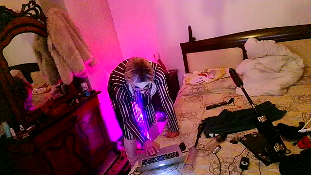 Snapshot of CharlotteVixxens chatting on January 11, 2026, 12:15 am CharlotteVixxens online show from January 11, 2026, 12:15 am