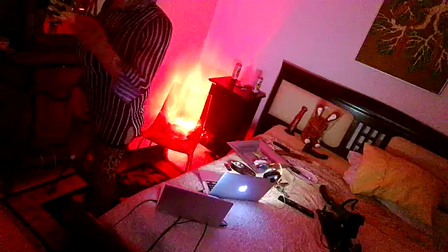 Snapshot of CharlotteVixxens chatting on March 1, 2026, 10:01 pm CharlotteVixxens online show from March 1, 2026, 10:01 pm