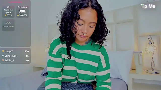 Snapshot of AliceBanks chatting on January 23, 2025, 5:42 pm AliceBanks online show from January 23, 2025, 5:42 pm