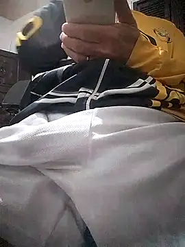 Snapshot of eleno1542 chatting on February 18, 2026, 11:06 am eleno1542 online show from February 18, 2026, 11:06 am