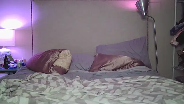 Tipsy Toes Daisy online show from February 17, 2025, 1:42 pm