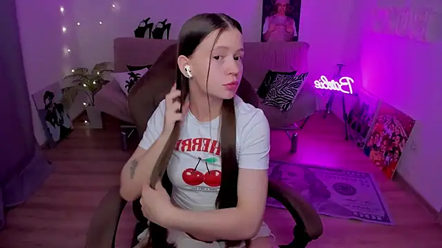 Snapshot of HelloRoxy chatting on January 31, 2026, 9:57 pm HelloRoxy online show from January 31, 2026, 9:57 pm