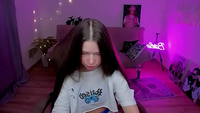 Snapshot of HelloRoxy chatting on February 5, 2026, 7:29 pm HelloRoxy online show from February 5, 2026, 7:29 pm