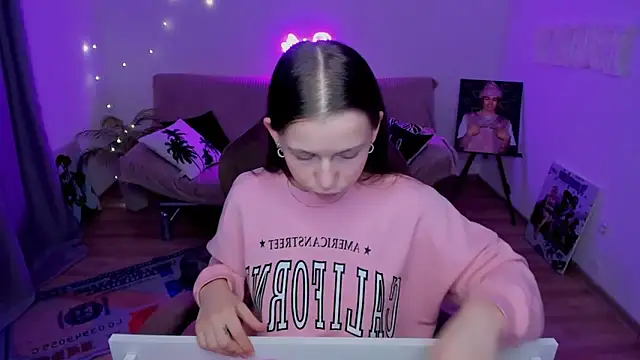 Snapshot of HelloRoxy chatting on February 21, 2026, 12:22 am HelloRoxy online show from February 21, 2026, 12:22 am