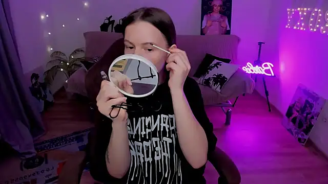 Snapshot of HelloRoxy chatting on March 9, 2026, 8:46 pm HelloRoxy online show from March 9, 2026, 8:46 pm