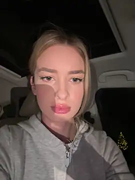 EvieEvans online show from December 4, 2024, 7:56 pm