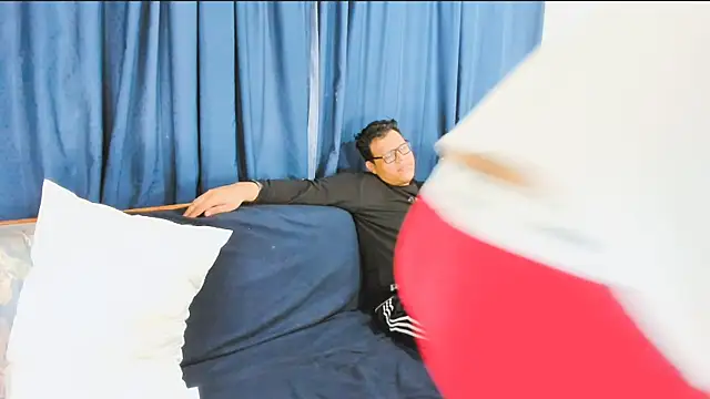 Snapshot of _Araboys_ chatting on November 23, 2025, 3:39 am Araboys online show from November 23, 2025, 3:39 am