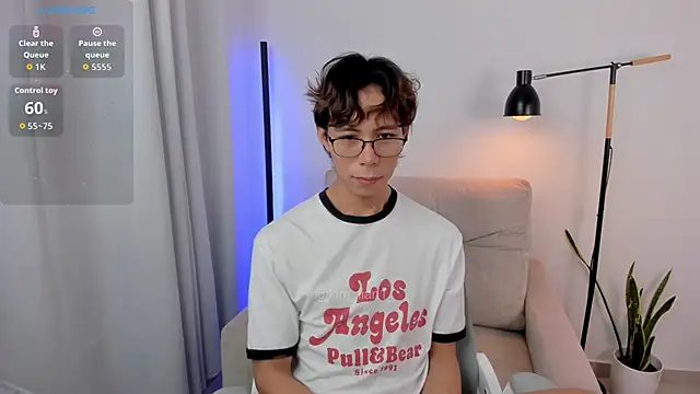 kim lian21 online show from November 4, 2025, 1:54 pm