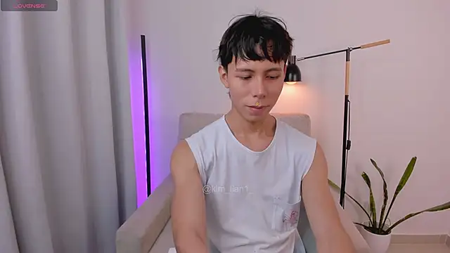 Snapshot of kim_lian21 chatting on January 17, 2026, 11:37 am kim lian21 online show from January 17, 2026, 11:37 am