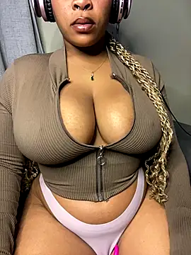 Snapshot of YellowHoneyDip chatting on November 12, 2025, 4:57 am YellowHoneyDip online show from November 12, 2025, 4:57 am