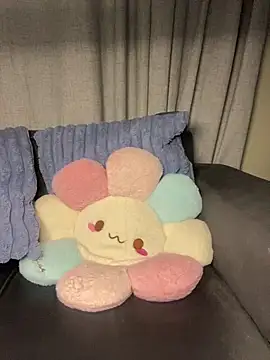 Snapshot of YellowHoneyDip chatting on January 13, 2026, 7:52 pm YellowHoneyDip online show from January 13, 2026, 7:52 pm