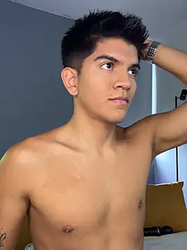 Snapshot of santiago_01 chatting on February 3, 2026, 10:15 pm santiago 01 online show from February 3, 2026, 10:15 pm