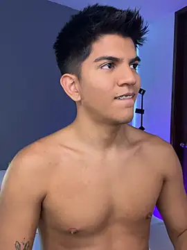 Snapshot of santiago_01 chatting on March 5, 2026, 9:33 pm santiago 01 online show from March 5, 2026, 9:33 pm