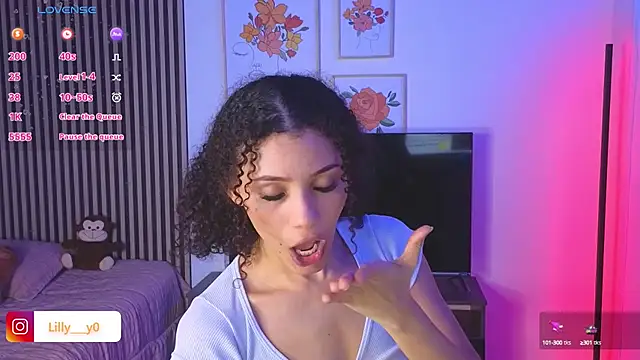 LillyDolls23 online show from February 20, 2025, 1:40 pm