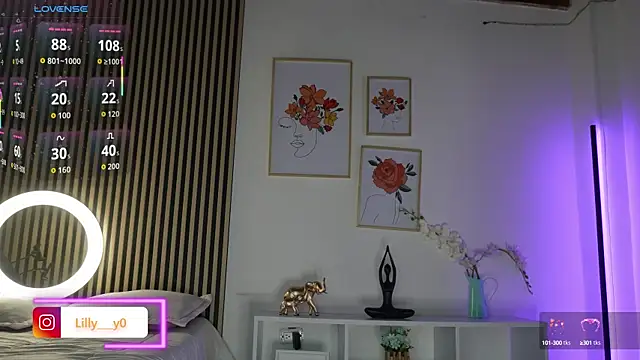 LillyDolls23 online show from September 30, 2025, 12:21 pm