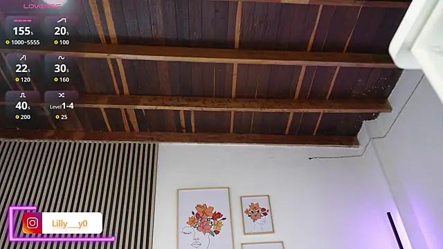 Snapshot of LillyDolls23 chatting on December 17, 2025, 12:44 pm LillyDolls23 online show from December 17, 2025, 12:44 pm