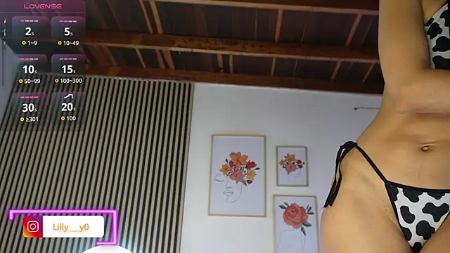 Snapshot of LillyDolls23 chatting on January 7, 2026, 12:51 pm LillyDolls23 online show from January 7, 2026, 12:51 pm