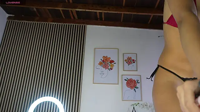 Snapshot of LillyDolls23 chatting on January 15, 2026, 1:05 pm LillyDolls23 online show from January 15, 2026, 1:05 pm