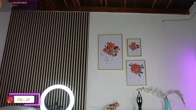 Snapshot of LillyDolls23 chatting on February 3, 2026, 1:05 pm LillyDolls23 online show from February 3, 2026, 1:05 pm