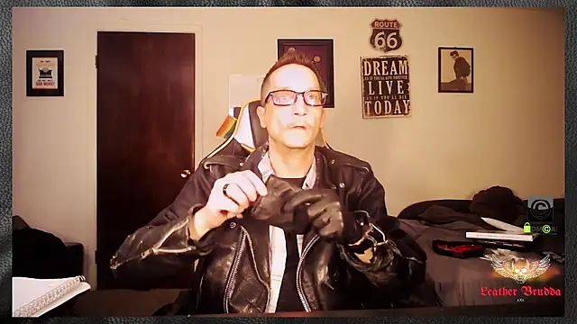 Snapshot of LeatherBrudda69 chatting on January 8, 2026, 6:26 am LeatherBrudda69 online show from January 8, 2026, 6:26 am