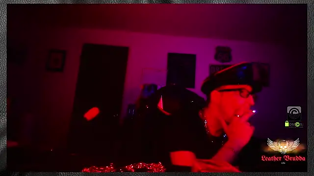 Snapshot of LeatherBrudda69 chatting on April 23, 2026, 5:08 am LeatherBrudda69 online show from April 23, 2026, 5:08 am