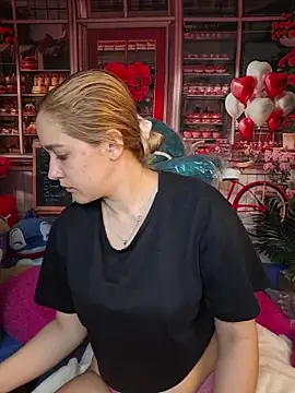 Snapshot of NaomiShimizu chatting on February 2, 2026, 8:40 pm NaomiShimizu online show from February 2, 2026, 8:40 pm