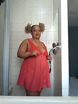 THESHORTQUEEN online show from November 5, 2025, 2:06 pm