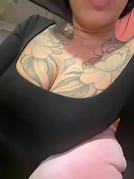 Snapshot of Nadiasexy chatting on February 25, 2026, 6:28 pm Nadiasexy online show from February 25, 2026, 6:28 pm