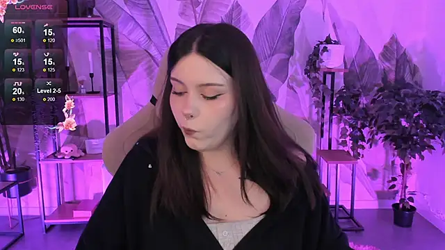 CoralineKeyns online show from September 12, 2025, 8:14 am