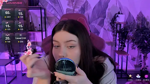 CoralineKeyns online show from November 5, 2025, 5:29 am