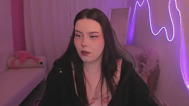 Snapshot of CoralineKeyns chatting on February 2, 2026, 5:28 am CoralineKeyns online show from February 2, 2026, 5:28 am