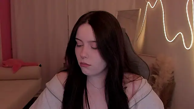 Snapshot of CoralineKeyns chatting on February 5, 2026, 5:34 am CoralineKeyns online show from February 5, 2026, 5:34 am