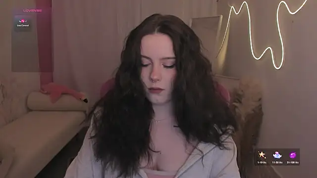 Snapshot of CoralineKeyns chatting on February 11, 2026, 5:45 am CoralineKeyns online show from February 11, 2026, 5:45 am