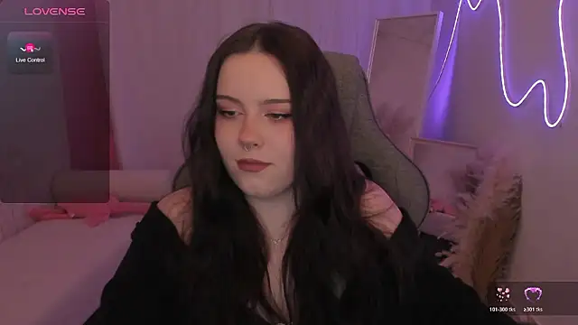 Snapshot of CoralineKeyns chatting on February 20, 2026, 6:26 am CoralineKeyns online show from February 20, 2026, 6:26 am